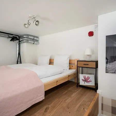 Rentplanet - Zarembowicza * Vratislav